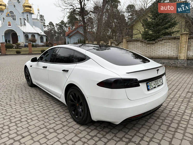 Лифтбек Tesla Model S 2016 в Львове