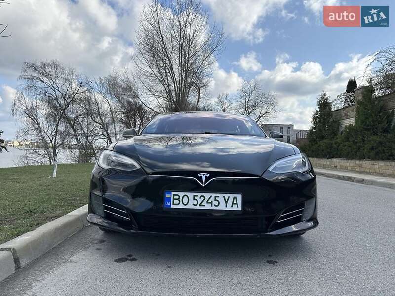Лифтбек Tesla Model S 2017 в Тернополе