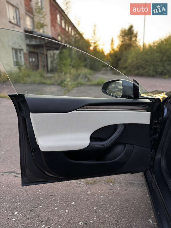 Ліфтбек Tesla Model S 2022 в Калуші
