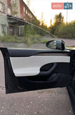 Лифтбек Tesla Model S 2022 в 
