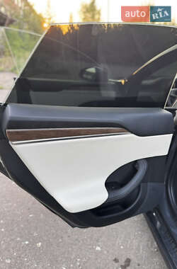 Лифтбек Tesla Model S 2022 в 
