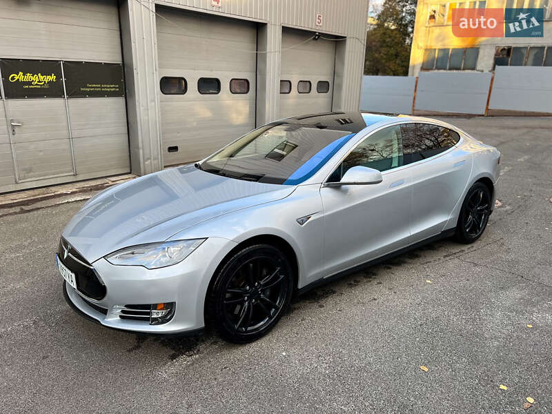 Лифтбек Tesla Model S 2013 в Киеве