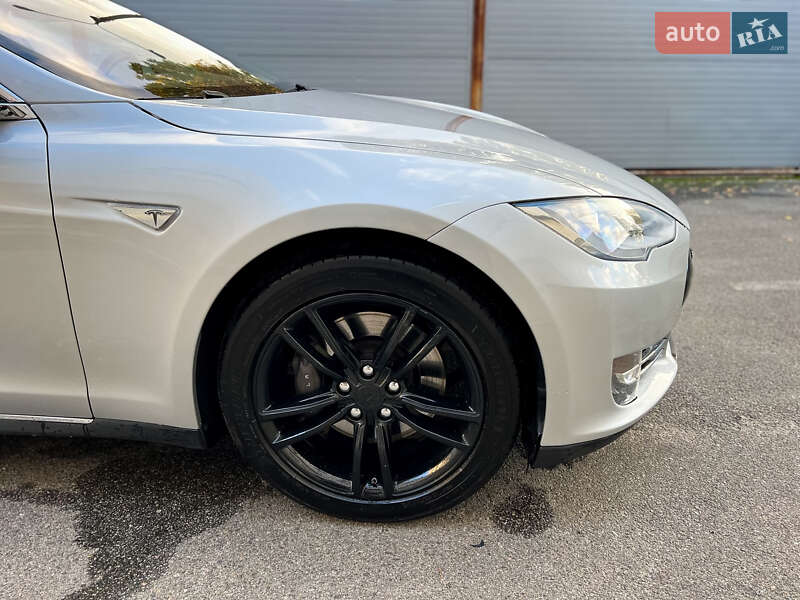 Лифтбек Tesla Model S 2013 в Киеве