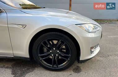Лифтбек Tesla Model S 2013 в 