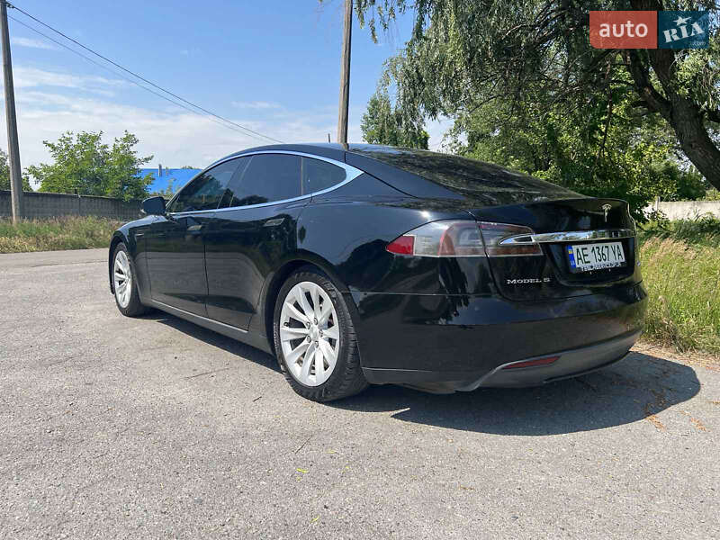 Ліфтбек Tesla Model S 2013 в Дніпрі