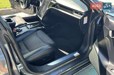 Лифтбек Tesla Model S 2018 в 