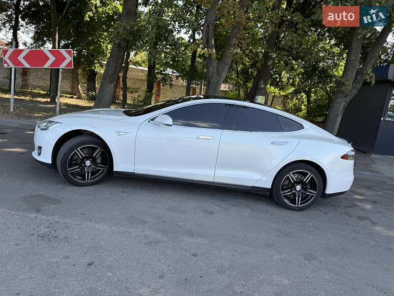 Лифтбек Tesla Model S 2013 в Днепре
