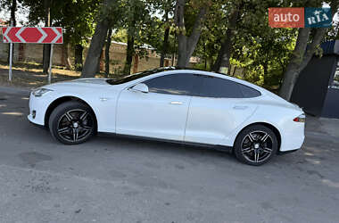 Лифтбек Tesla Model S 2013 в 