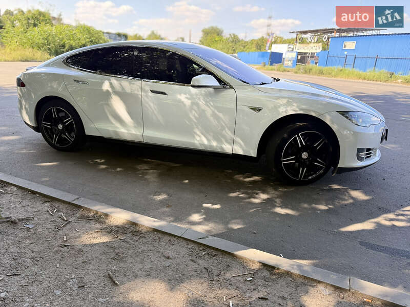 Лифтбек Tesla Model S 2013 в Днепре