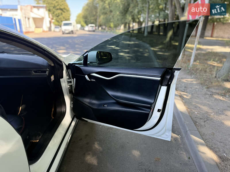 Лифтбек Tesla Model S 2013 в Днепре