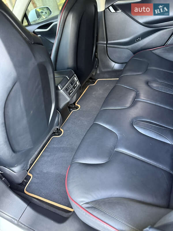 Лифтбек Tesla Model S 2013 в Днепре