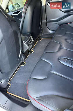Лифтбек Tesla Model S 2013 в 