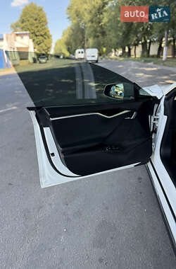 Лифтбек Tesla Model S 2013 в 