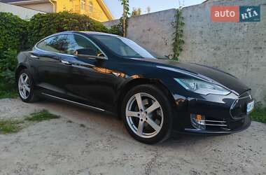 Tesla Model S 2015