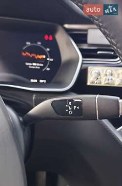 Лифтбек Tesla Model S 2015 в 