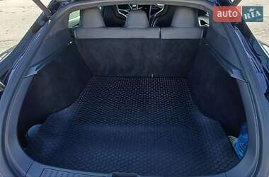 Лифтбек Tesla Model S 2015 в 