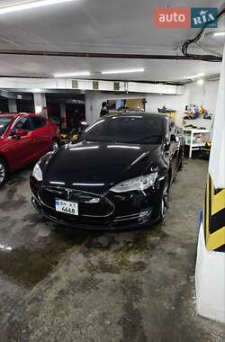 Лифтбек Tesla Model S 2015 в 