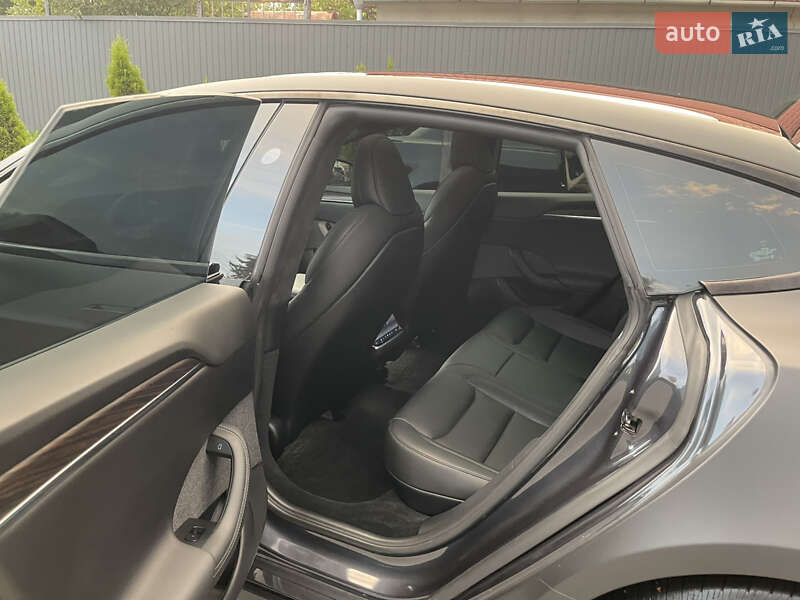 Лифтбек Tesla Model S 2023 в Черновцах