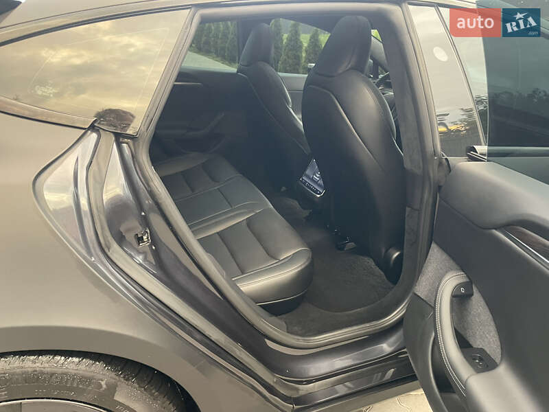 Лифтбек Tesla Model S 2023 в Черновцах