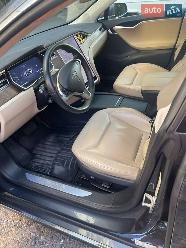Лифтбек Tesla Model S 2016 в Ахтырке