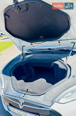 Лифтбек Tesla Model S 2013 в 
