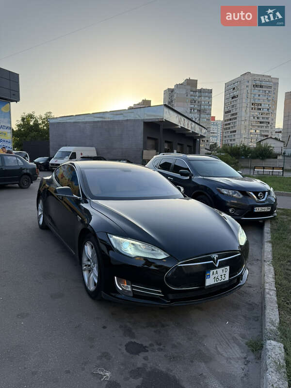 Ліфтбек Tesla Model S 2013 в Києві
