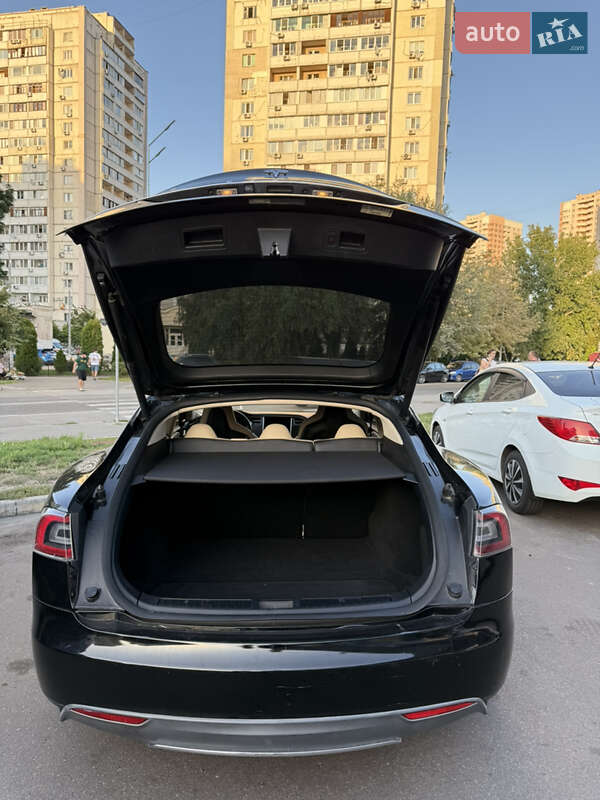 Ліфтбек Tesla Model S 2013 в Києві