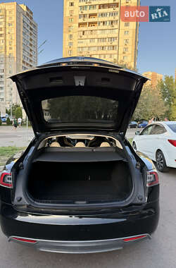 Лифтбек Tesla Model S 2013 в 