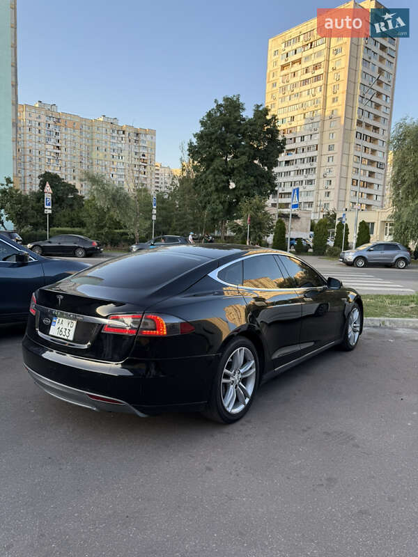 Ліфтбек Tesla Model S 2013 в Києві