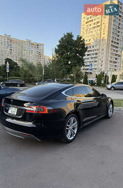 Лифтбек Tesla Model S 2013 в 