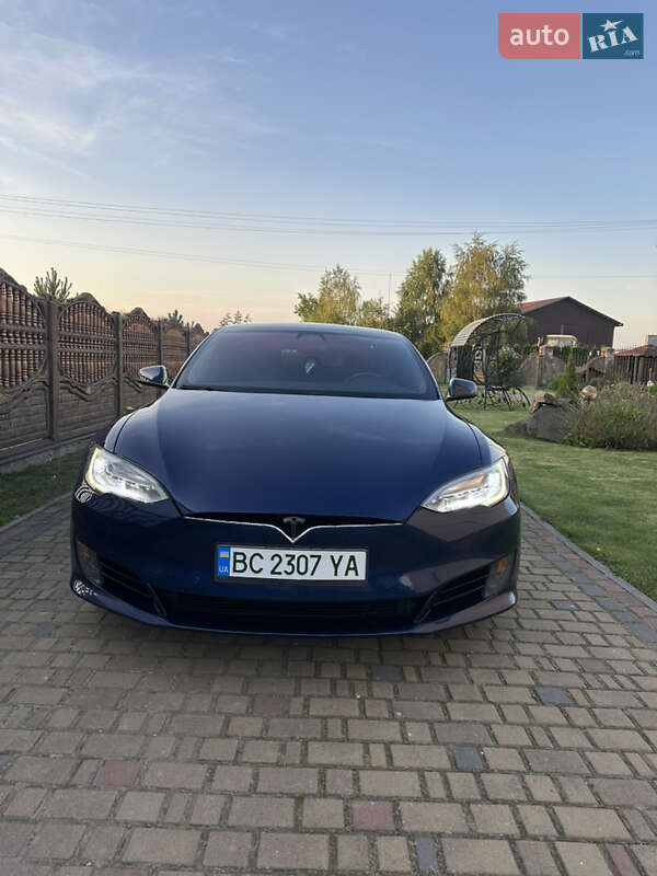 Лифтбек Tesla Model S 2017 в 