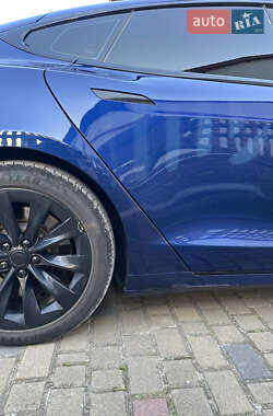 Лифтбек Tesla Model S 2017 в 