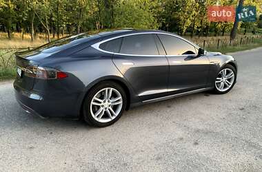 Лифтбек Tesla Model S 2015 в 