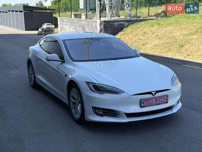 Лифтбек Tesla Model S 2016 в 