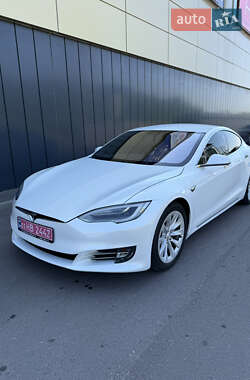 Лифтбек Tesla Model S 2016 в 