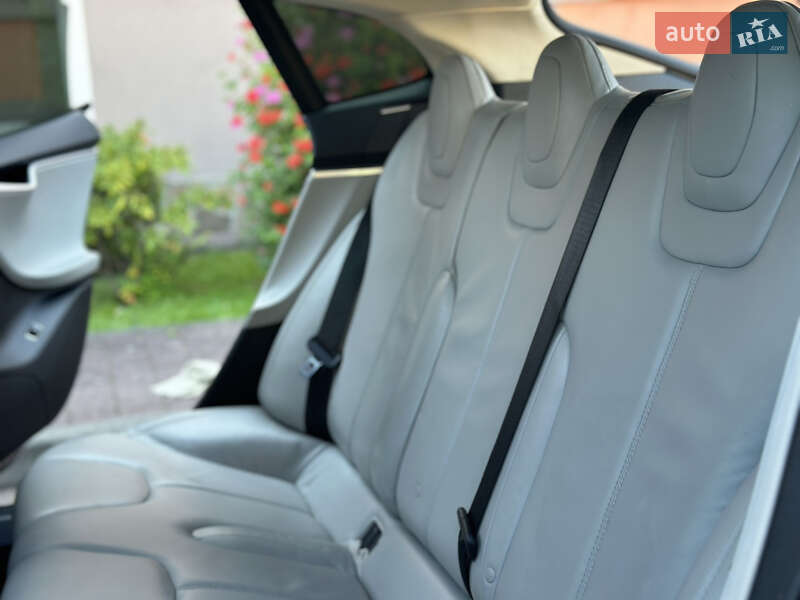 Лифтбек Tesla Model S 2013 в Стрые