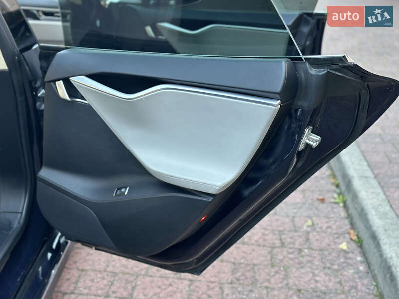 Лифтбек Tesla Model S 2013 в Стрые