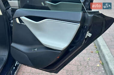 Лифтбек Tesla Model S 2013 в 