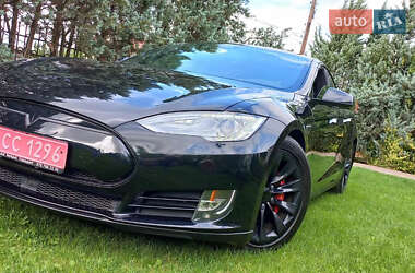 Лифтбек Tesla Model S 2015 в 