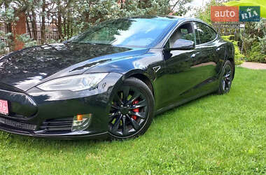 Лифтбек Tesla Model S 2015 в 