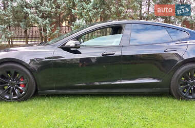 Лифтбек Tesla Model S 2015 в 