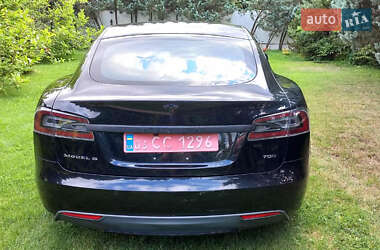 Лифтбек Tesla Model S 2015 в 