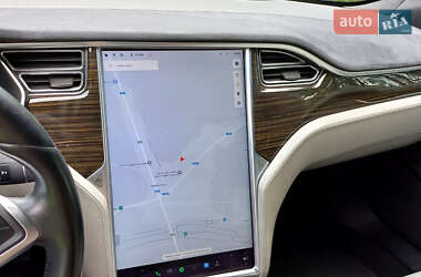 Лифтбек Tesla Model S 2015 в 