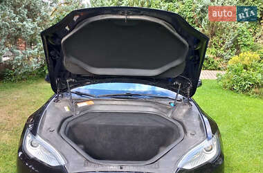 Лифтбек Tesla Model S 2015 в 