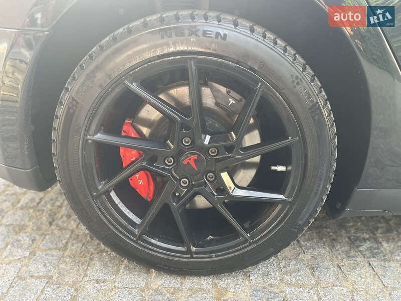 Ліфтбек Tesla Model S 2016 в Малехові