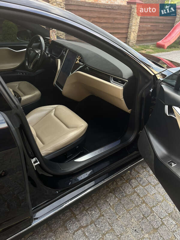 Ліфтбек Tesla Model S 2016 в Малехові