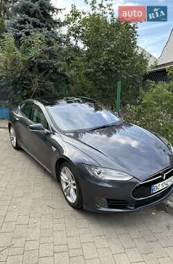 Tesla Model S 2015