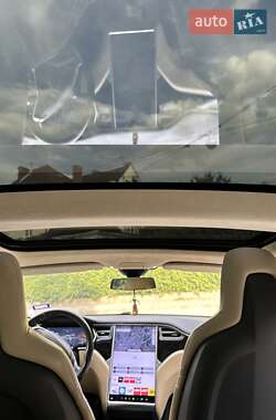 Лифтбек Tesla Model S 2015 в 