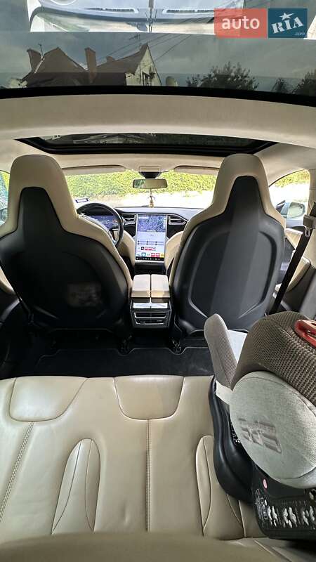 Лифтбек Tesla Model S 2015 в Львове