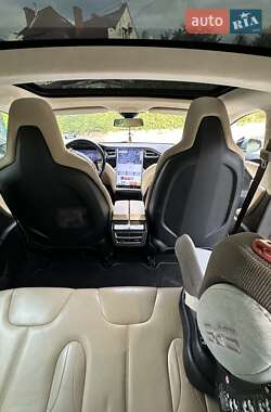 Лифтбек Tesla Model S 2015 в 